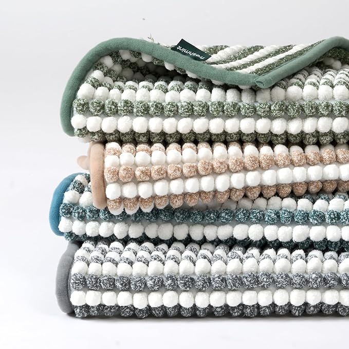 FRESHMINT Chunky Ombre Chenille Bathroom Rug 20"x32", Water Absorbent Soft Bath Rugs for Bathroom Floor, Thick Non Slip Bath Mat Washable Quick Dry Shower Mats, Sage Green and White