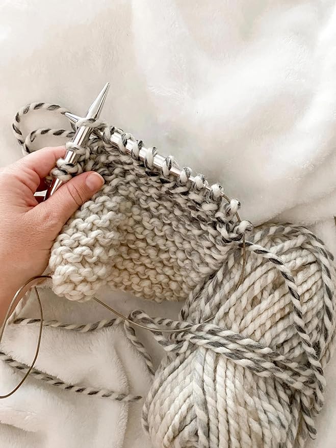 Size 11/8mm Circular Knitting Needles,40 Inch/100cm Knitting Needles for Beginners,Metal Round Knitting Needle Set with 9 Yarn Needle (Green, 40-inch-US-11(8mm))