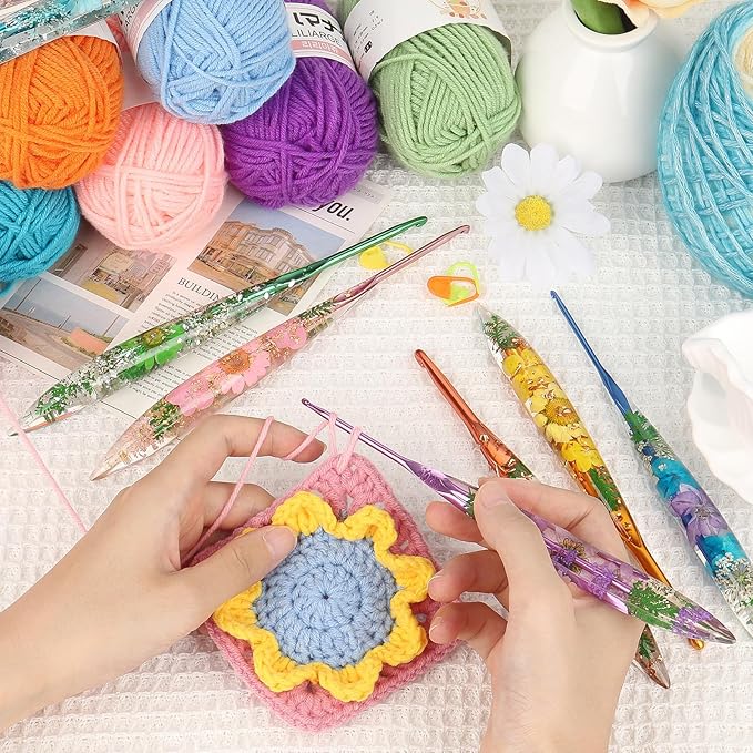 Coopay Crochet Hooks, 2mm Crochet Hook Ergonomic, See-Through Resin Handle with Flowers Inside, Pretty & Pleasant, Ideal for Crocheting Blankets, Dolls, Shawls, Hats, Scarves (B-2.0mm)