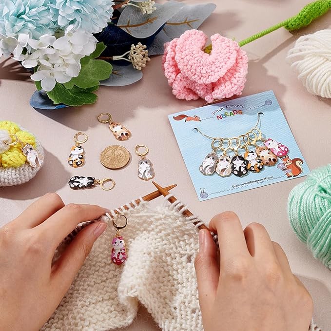 NBEADS 24 Pcs Enamel Cat Stitch Markers, Enamel Alloy Crochet Stitch Marker Charms Removable Locking Stitch Marker for Knitting Weaving Sewing Accessories Quilting Handmade Jewelry